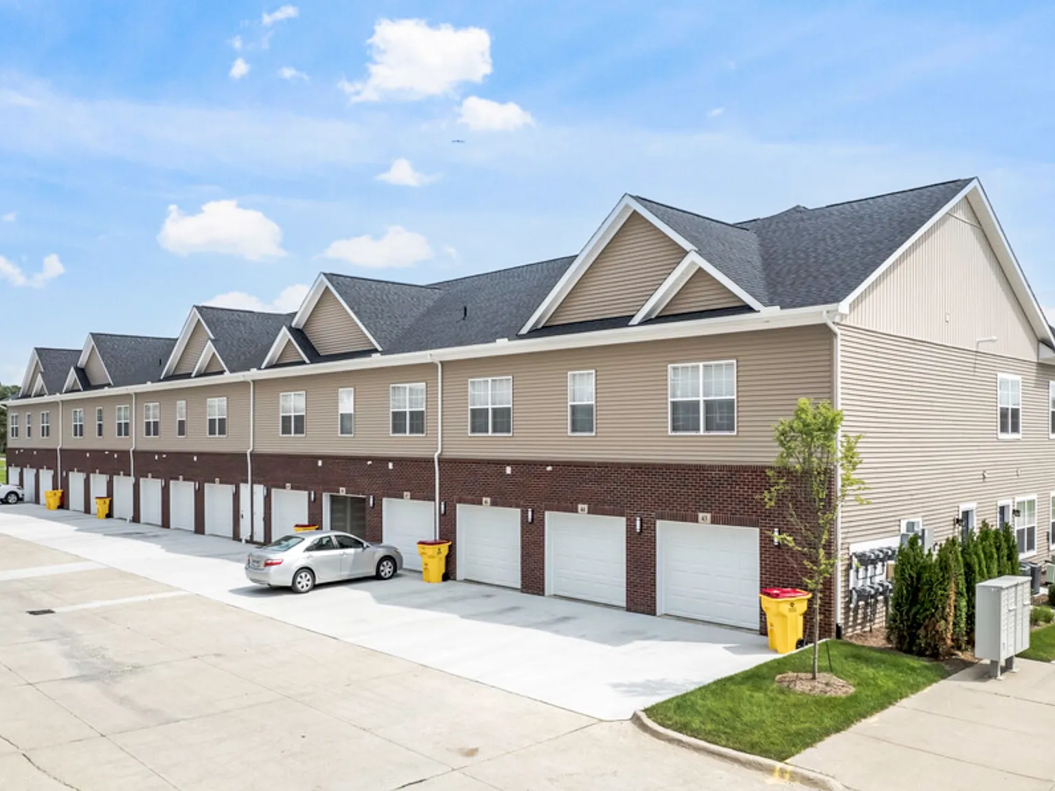 Towne Center Apartments — Photo 2