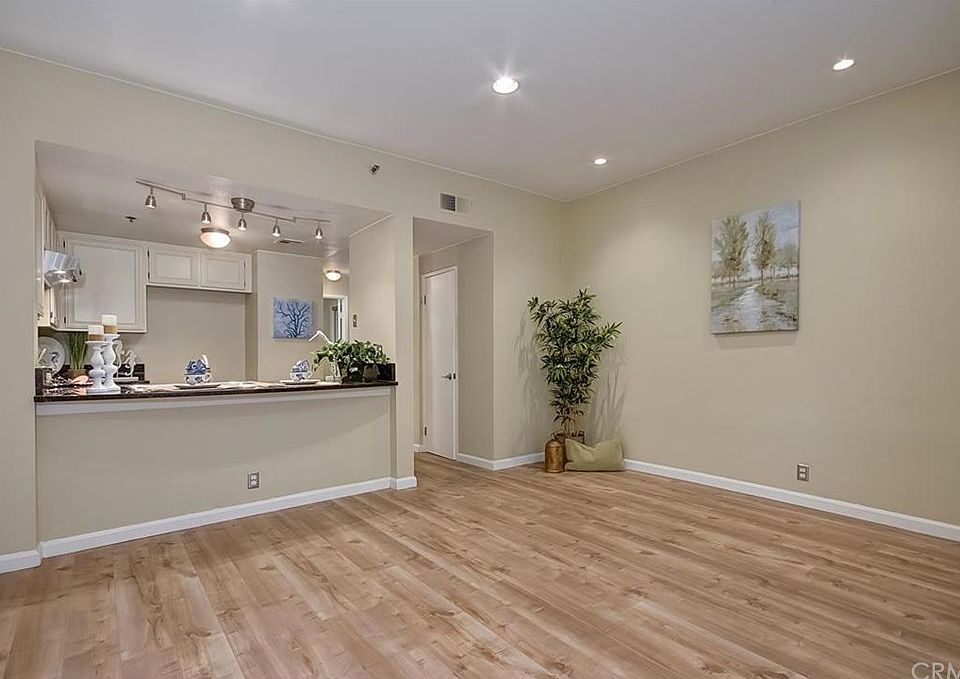 1st image of 720 W 4th St Unit 112