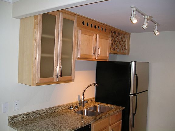 3rd image of 700 E 8th St Unit 9M