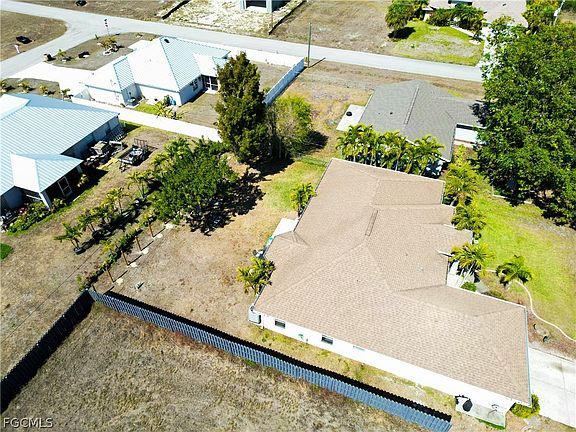 4th image of 2620 NE 21st Ct