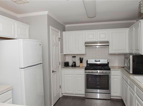4th image of 2809 Bradford Oaks Dr