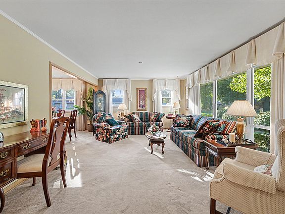 5th image of 700 SE 10th St