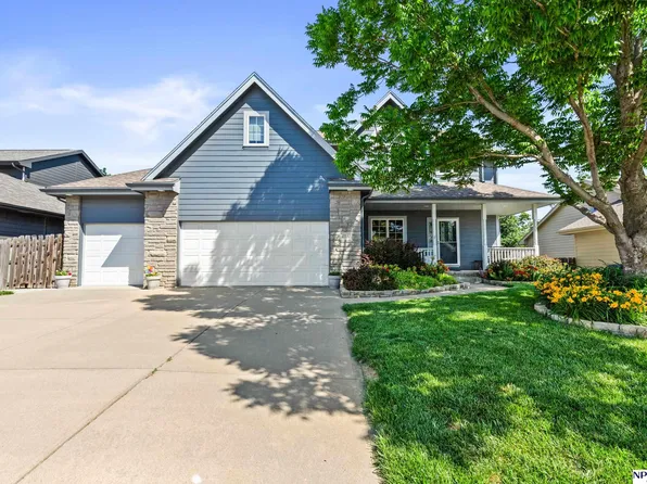17232 S Creek Cir, Omaha, NE 68136