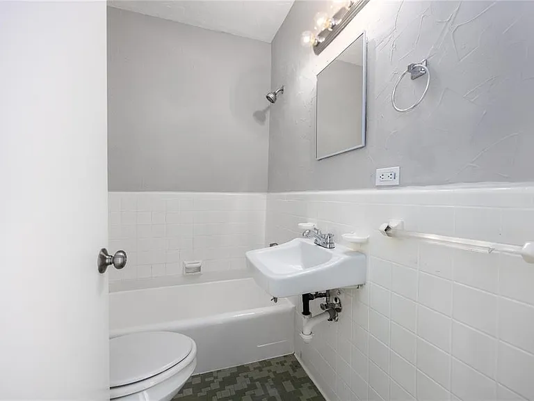 319 NW 16th Ave — Photo 21