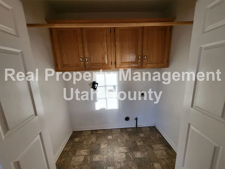 572 S 1750 E — Photo 11