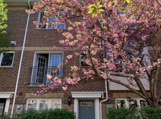 27 Pear Tree Mews #2, Toronto, ON M6P 4H2
