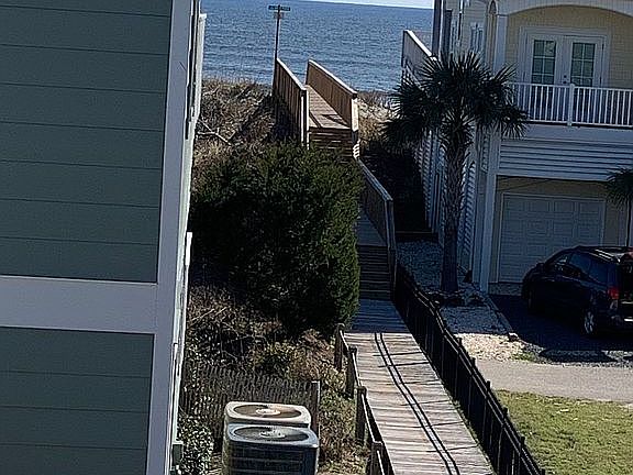 Oceanview-walkway steps away