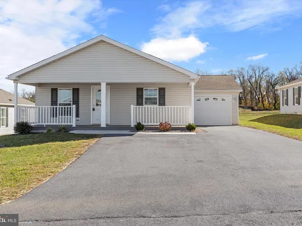22 Burke Dr, Shippensburg, PA 17257