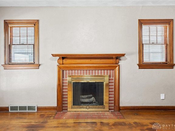 4th image of 406 W Hillcrest Ave