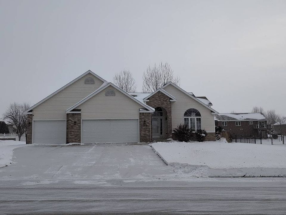 1st image of 709 Greenhaven Ln NE