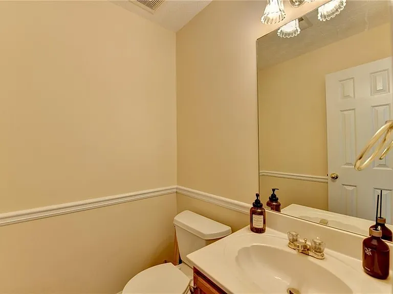 3380 McClure Woods Dr — Photo 23