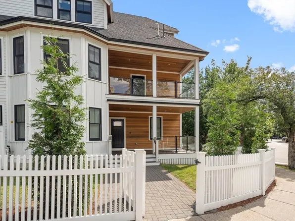 177 Thorndike St #1, Brookline, MA 02446