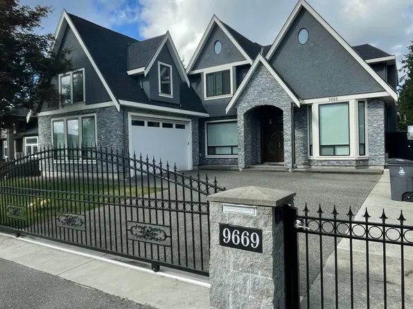 9669 133a St, Surrey, BC V3T 3Z7