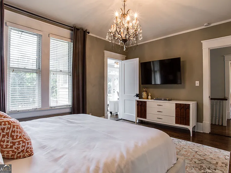 524 Seminole Ave NE — Photo 40