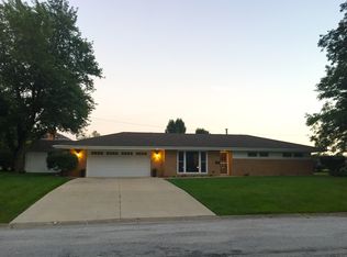2 W Concord Dr, Lexington, IL 61753