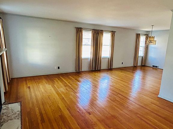 3rd image of 2517 W 50th St