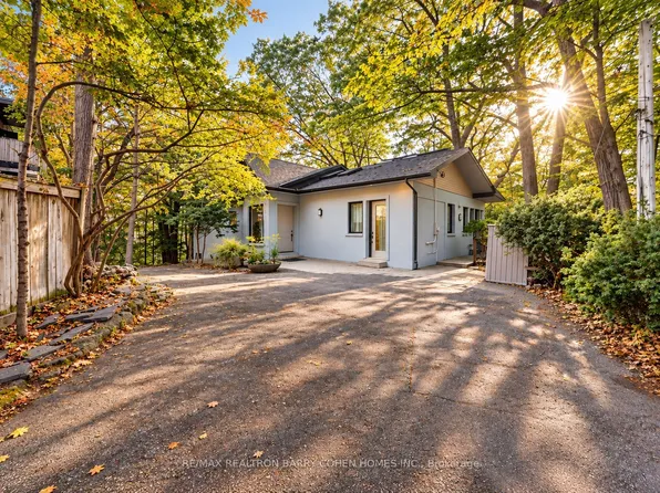 7 Greenbrook Dr, Toronto, ON M6M 2J8