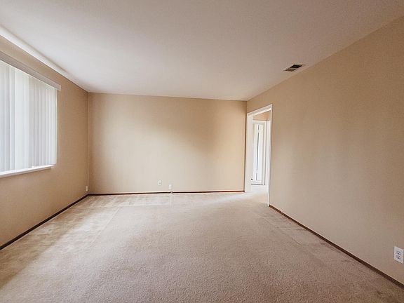 4th image of 1022 Lynn Way