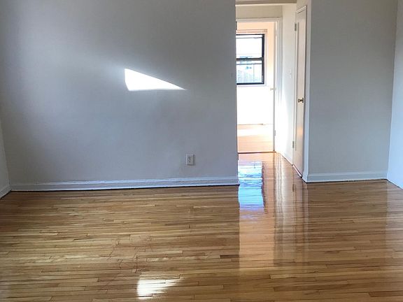 5th image of 21935 Hillside Ave