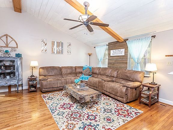 3rd image of 305 Old Tasso Pl NE
