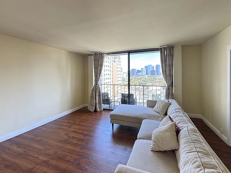 10535 Wilshire Blvd #1402 — Photo 4