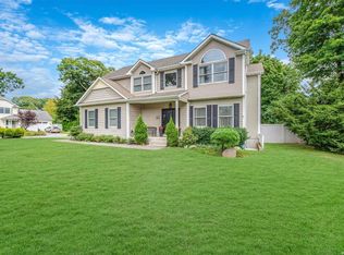 251 5th Ave, Smithtown, NY 11780