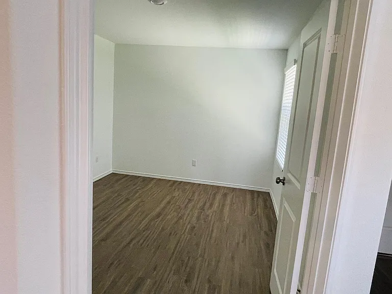 470 Jack Ryan St — Photo 8