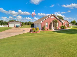 3900 Woodmark Dr, Harrah, OK 73045