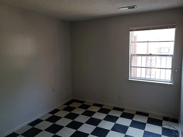 Zodiac Apartments — Photo 9