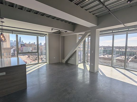3rd image of 1245 N Milwaukee Ave #601