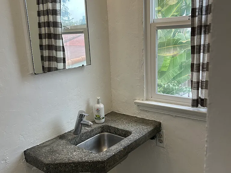 226 Bath St #A — Photo 11