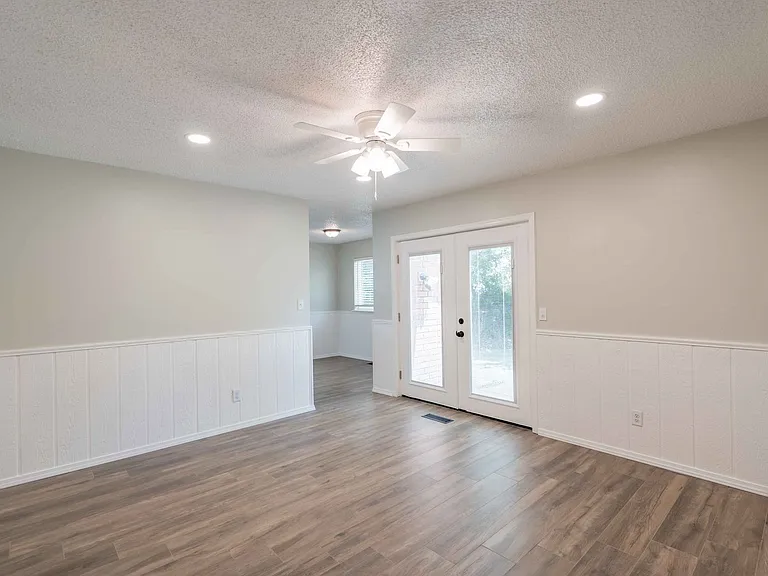 3321 S Ash Ave — Photo 12