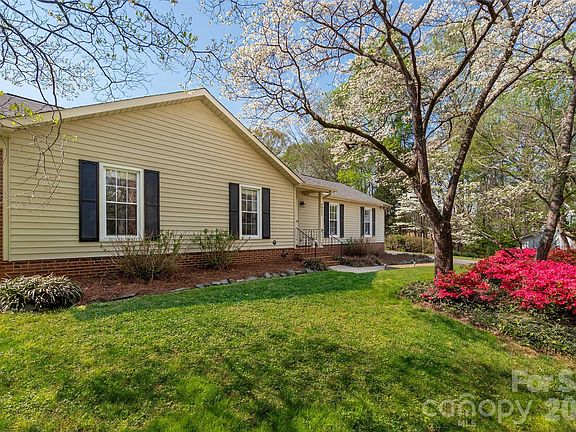 2nd image of 4932 Foxden Ct