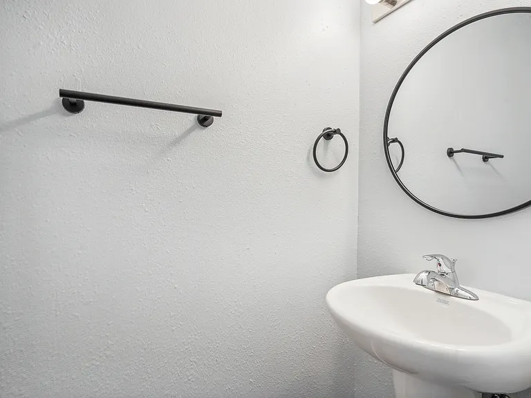 2555 Clearwater Ct — Photo 10