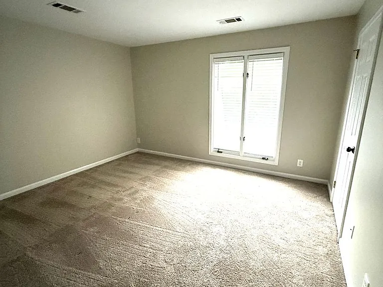 2028 Hazel Hedge Ln — Photo 14