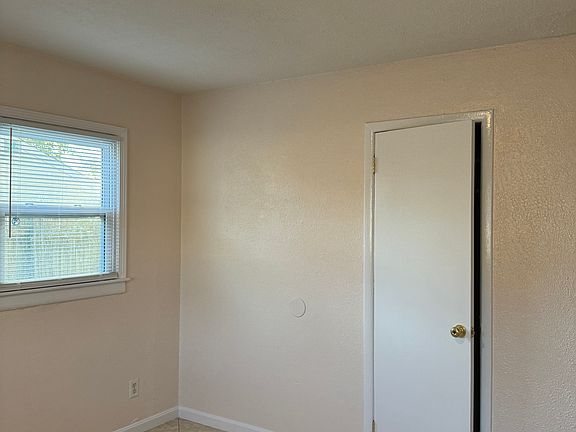 3rd image of 13506 Tennis Blvd
