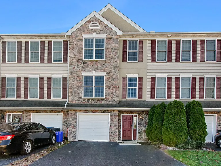 36 Taylor Dr — Photo 1