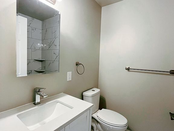 4th image of 711 W Girard Ave #3