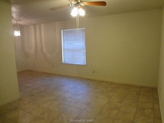 2nd image of 1504 Oakdale Cir APT D