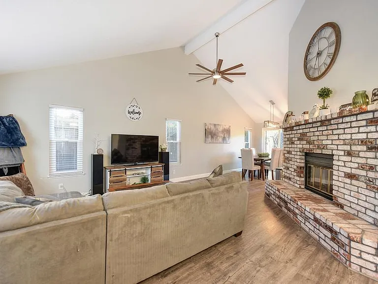 8313 Crossoak Way — Photo 4