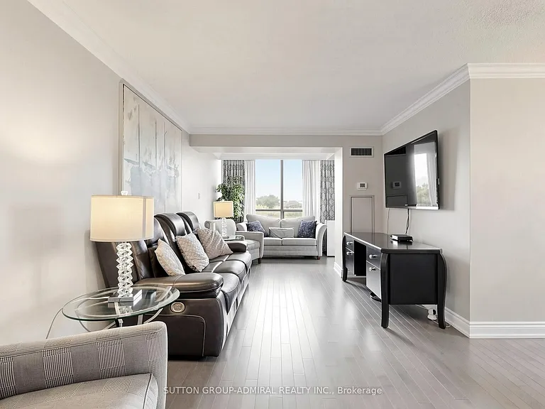 7460 Bathurst St #507 — Photo 3