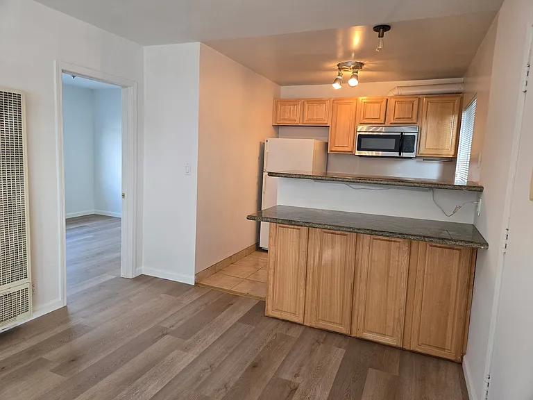 533 Brooks Ave #5 — Photo 2