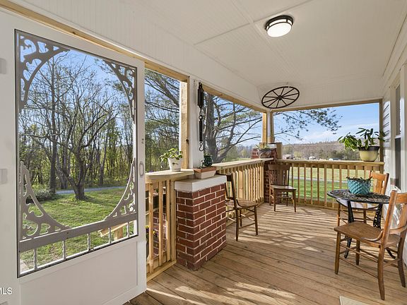 4th image of 740 Fishpond Rd