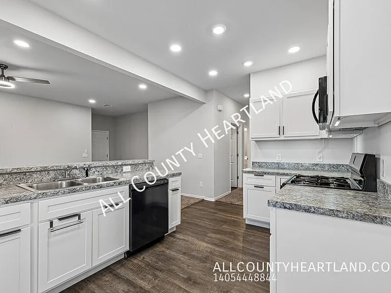 933 S Blackjack Ln — Photo 6