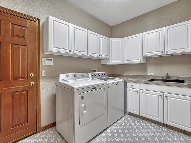 8406 Green Island Cir — Photo 61