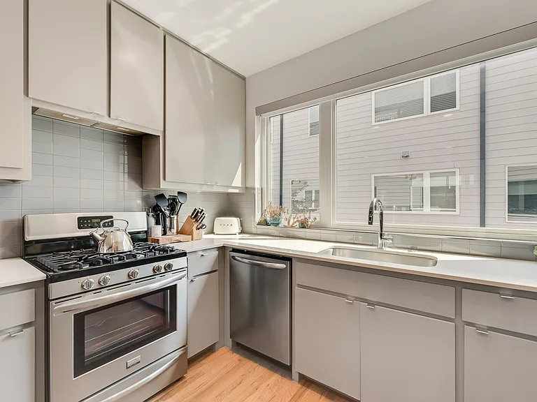 4705 Bryan St #302 — Photo 11