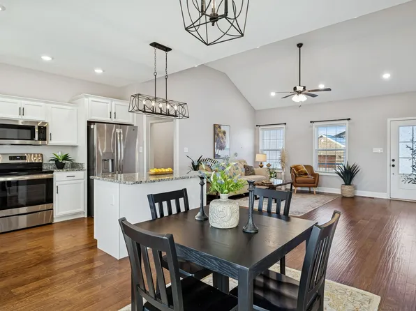 207 Bedford Ct, Hopkinsville, KY 42240