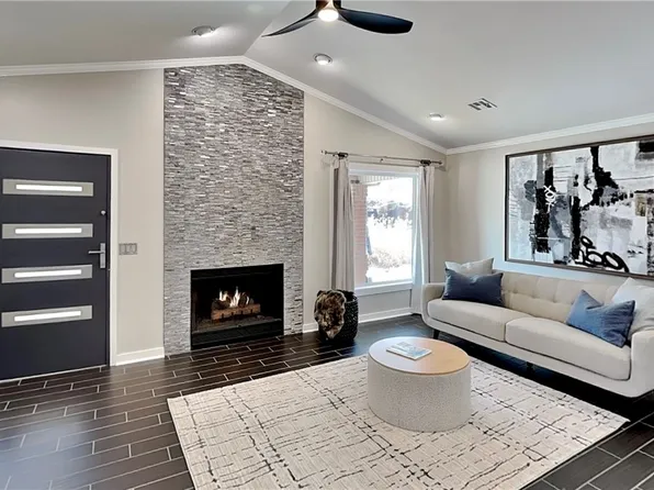 8 W Prairie Dunes Ct, Rogers, AR 72758