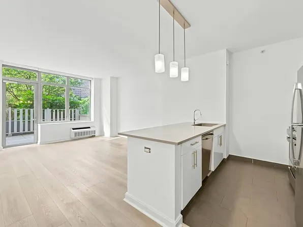 81 Fleet Pl, Brooklyn, NY