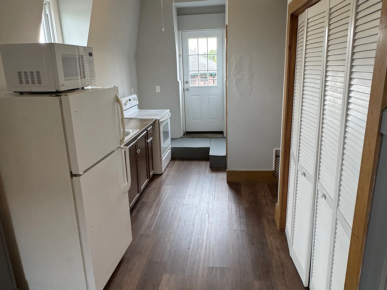 2 bed, $1,300 — Photo 2